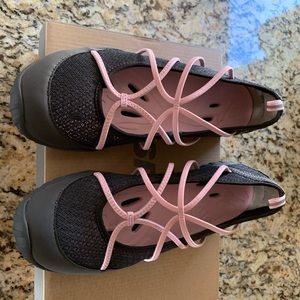 J Sport (water ready) shoes in charcoal/pink.